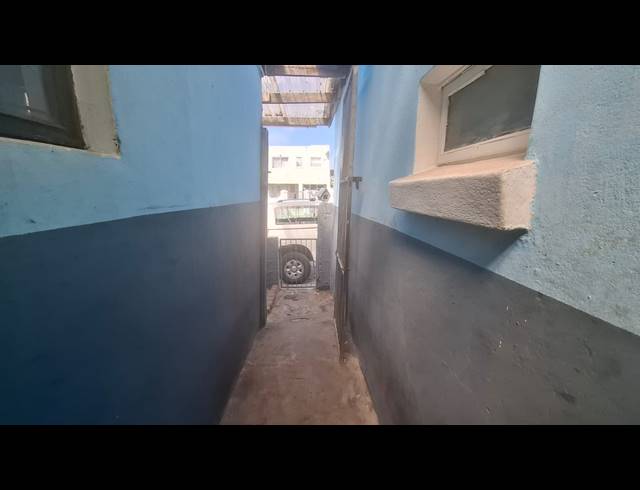 2 BEDROOM FREEHOLD FOR SALE IN LENTEGEUR
